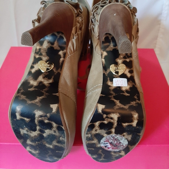 NWOT,  Betsey Johnson booties, size 10 - Picture 2 of 4